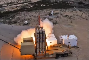 Batterie des Raketenabwehrsystems "David's Sling" beim Start einer Rakete