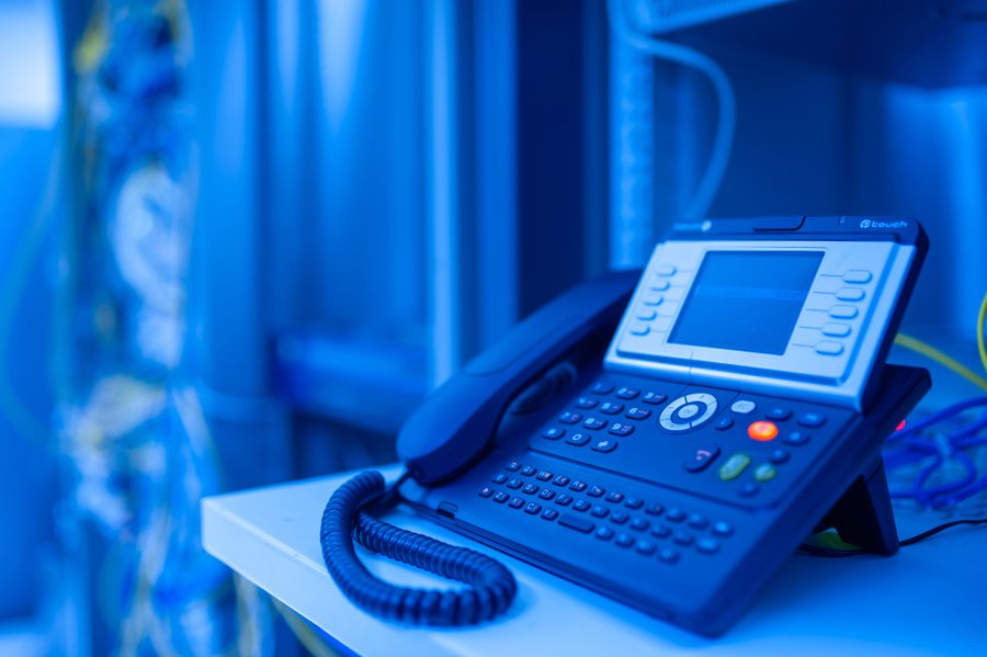 Algorithmen am Hörer: Die Evolution der telefonischen Erreichbarkeit in der Wirtschaft