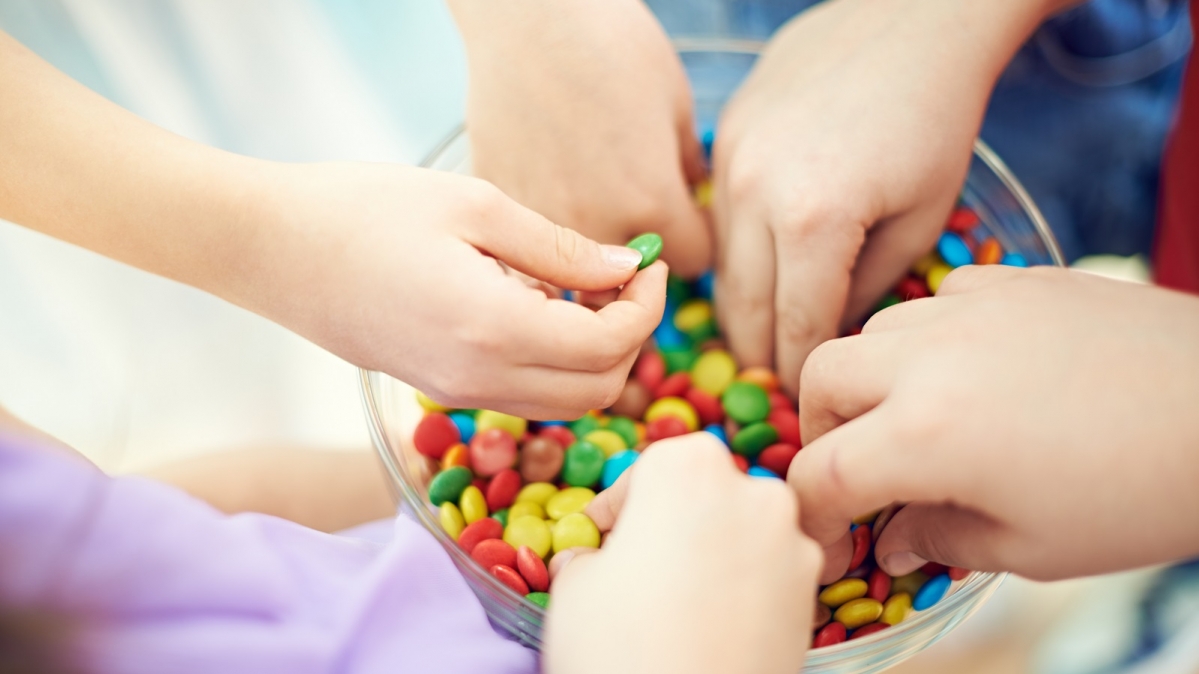 Schale mit Schokopätzchen