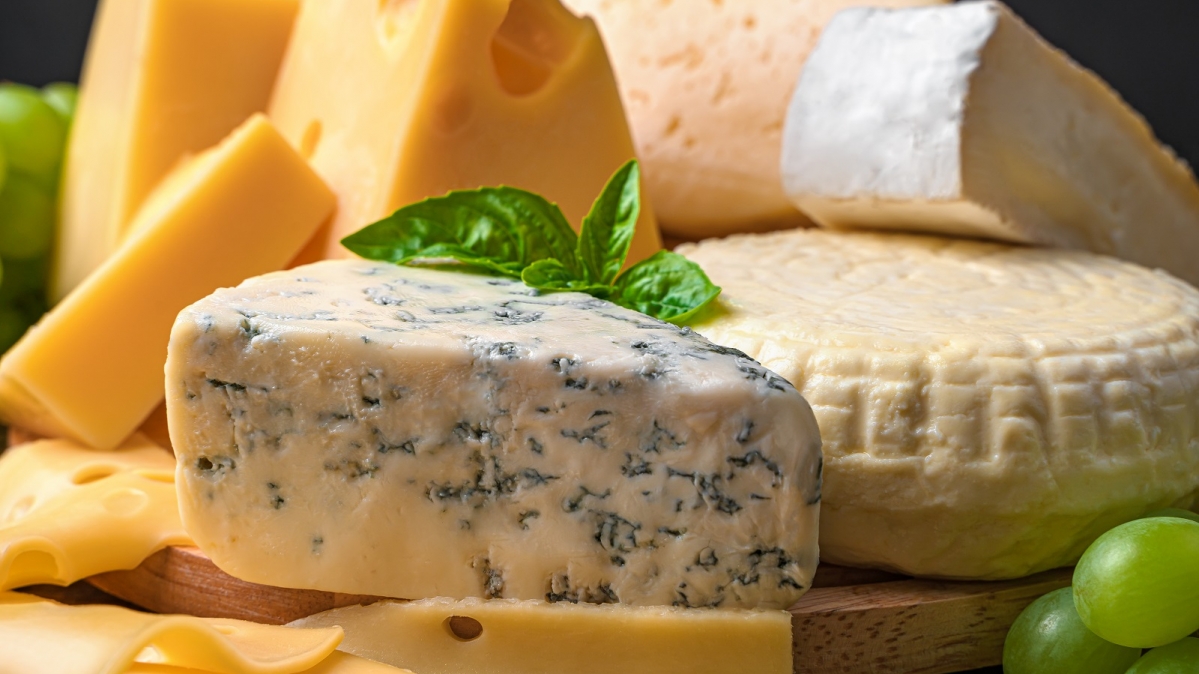 Käseplatte mit verschiedenen Käsesorten