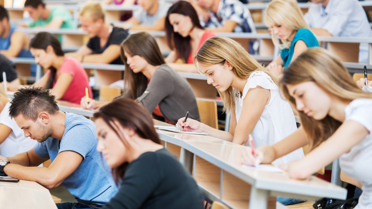 Studenten und Studentinnen während einer Vorlesung