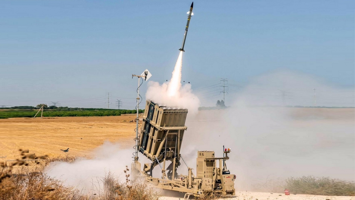 Iron-Dome-Batterie beim Abfeuern einer Rakete, 2021