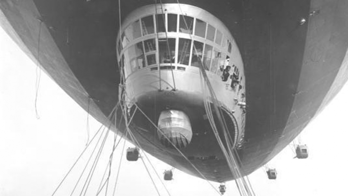 LZ 127 "Graf Zeppelin" bei der Landung