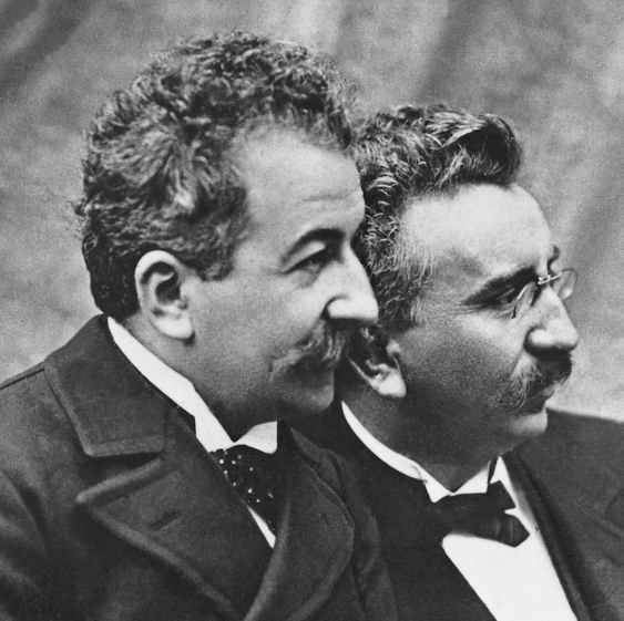 Lumière, Auguste und Louis aus dem Lexikon | wissen.de