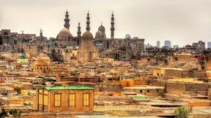 Blick über den Friedhof von Bab al-Wazir in Kairo