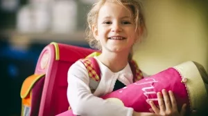 Erstklässlerin mit  Schultüte