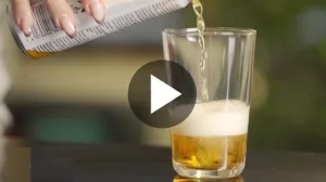 Einschank von Proteinwasser