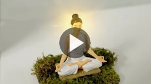 Meditierende Frau (Puppe)