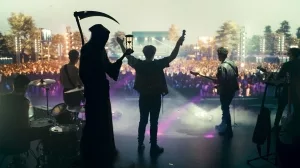 Rockband mit Tod auf einer VBühne vor großem Publikum