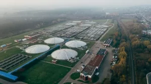 Abwasseraufbereitungsanlage mit Klärschlammbehältern