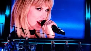Foto von Taylor Swift auf einer Leinwand bei einem ihrer Auftritte