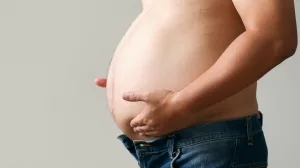 Foto vom dicken Bauch eines Mannes