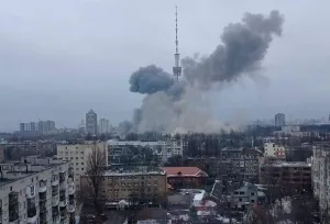Raketenangriff auf den Fernsehturm von Kiew, 1. März 2022