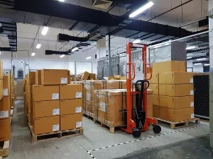 Normpaletten in einem Lager