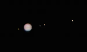 Jupiter mit den galileischen Monden (von links nach rechts: Kallisto, Jupiter, Europa, Io, Ganymed)Jupiter mit den galileischen Monden (von links nach rechts: Kallisto, Jupiter, Europa, Io, Ganymed).