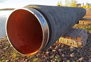 Stück des Nord-Stream-Rohrs mit einer Betonummantelung