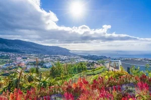 Blick vom Aussichtspunkt Pico dos Barcelos über Funchal, Madeira