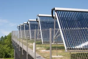 Solarpanels auf einem Flachdach
