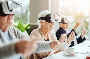 Seniorinnen mit VR-Brille