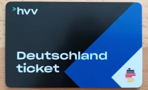 Chipkarte für das Deutschland­ticket, ausgegeben vom Hamburger Verkehrs­verbund