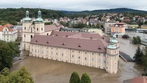 Franziskanerkloster Kłodzko (Glatz), während des Hochwassers in Mitteleuropa im September 2024