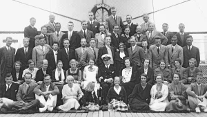 DAAD-Stipendiatinnen und -Stipendiaten 1933 an Bord eines Hapag-Schiffes auf dem Weg in die USA.