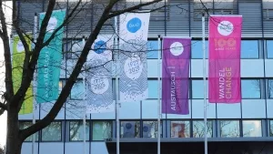 DAAD-Zentrale in Bonn mit Jubiläumsbeflaggung, 2025