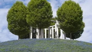 Moderne Monopteros im jüngsten Gartenteil der Hohenheimer Gärten