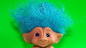 Kopf eines blauhaarigen Zaubertrolls