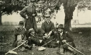 Zeppelin (Mitte, hockend) im Juni 1863 kurz vor der Schlacht von Gettysburg mit Stabsoffizieren der Potomac-Armee