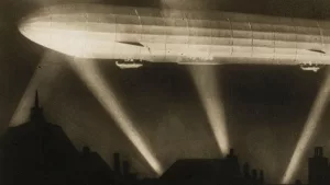 Deutscher Zeppelin über London - Fantasiedarstellung eines britischen Künstlers. 