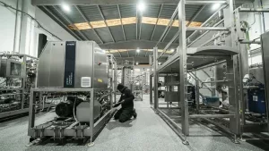 Werkshalle mit Tangentialflussfiltrationssystem 